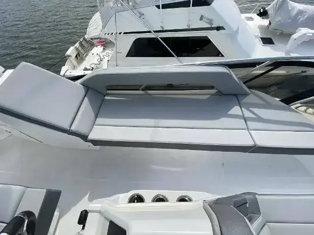 Cruisers Yachts 60 Fly