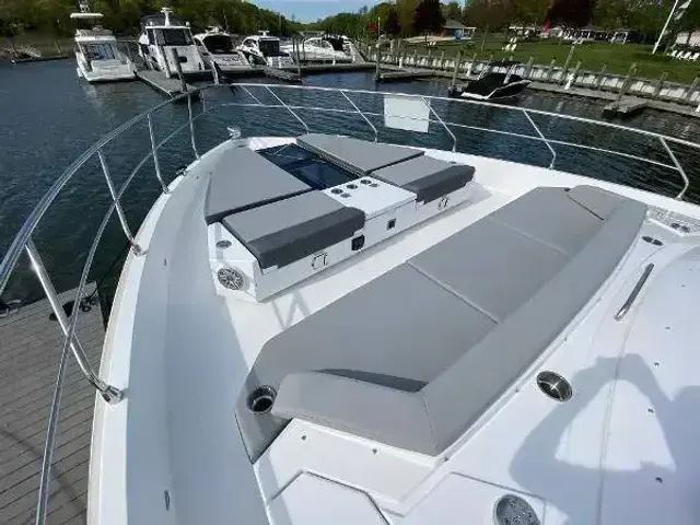 Cruisers Yachts 60 Fly