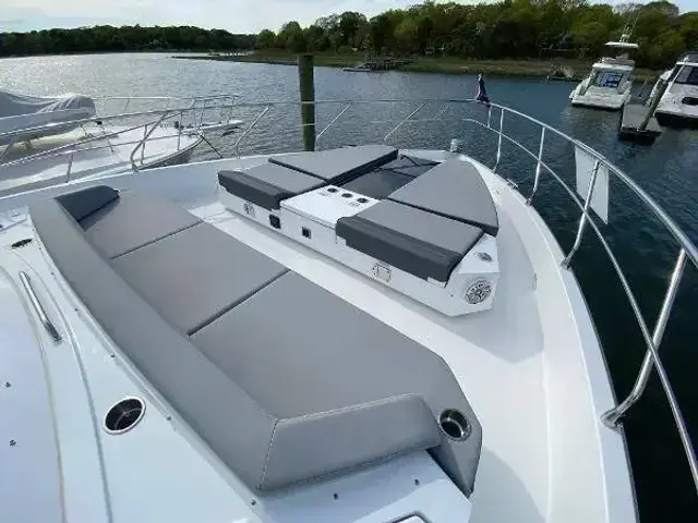 Cruisers Yachts 60 Fly