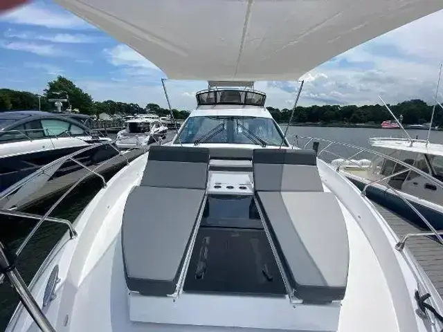 Cruisers Yachts 60 Fly