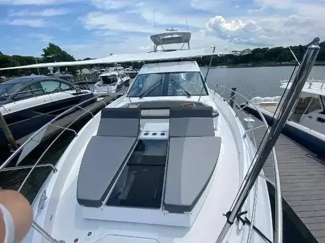 Cruisers Yachts 60 Fly