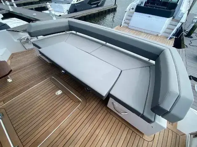 Cruisers Yachts 60 Fly