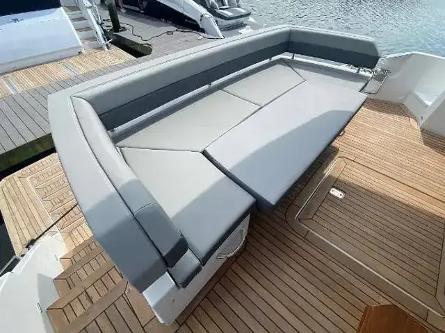 Cruisers Yachts 60 Fly