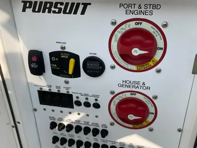 Pursuit S 328 Sport