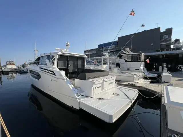 Cruisers Yachts 42 Cantius