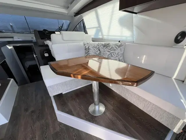 Cruisers Yachts 42 Cantius