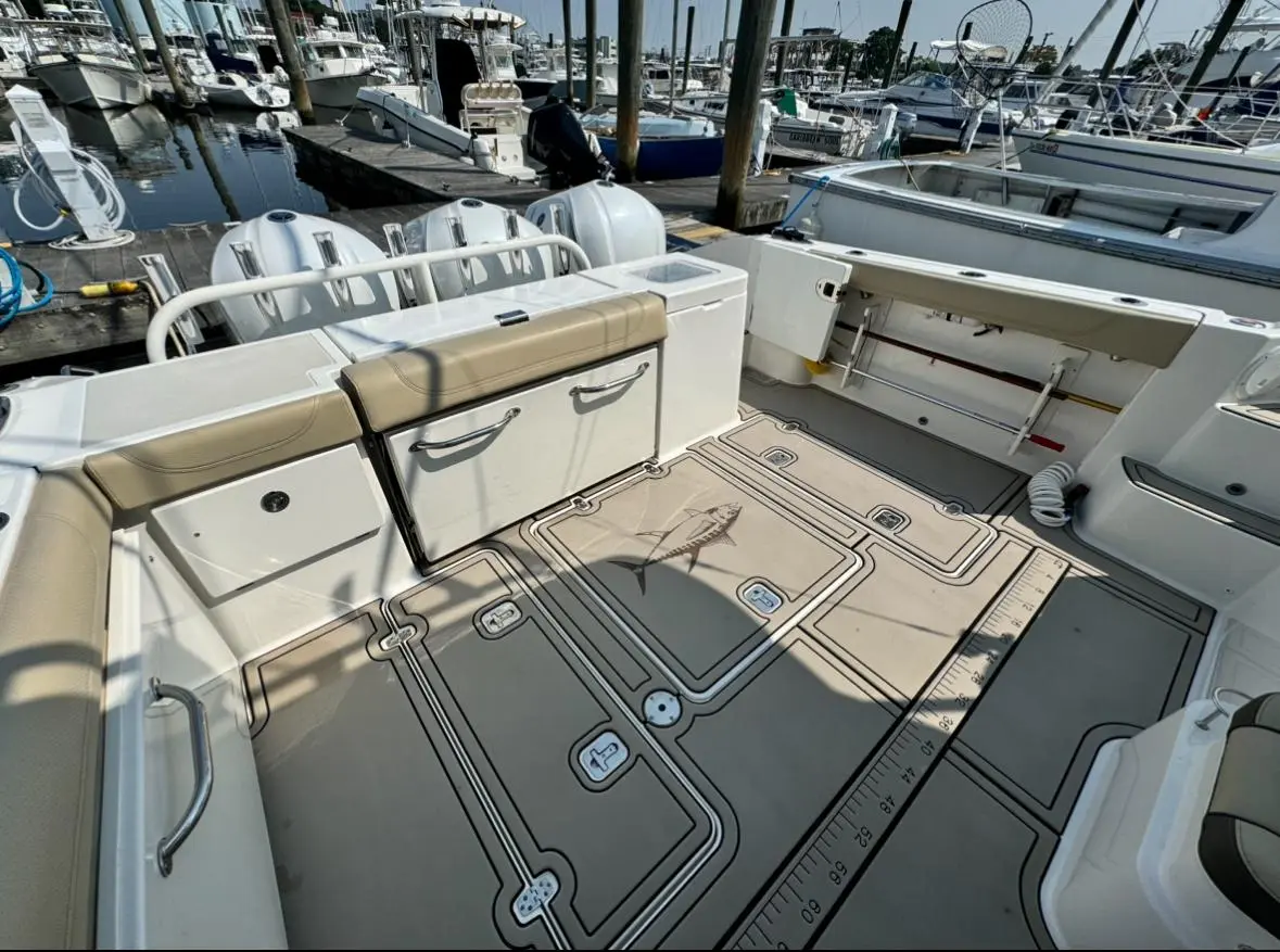 2019 Pursuit 355 offshore