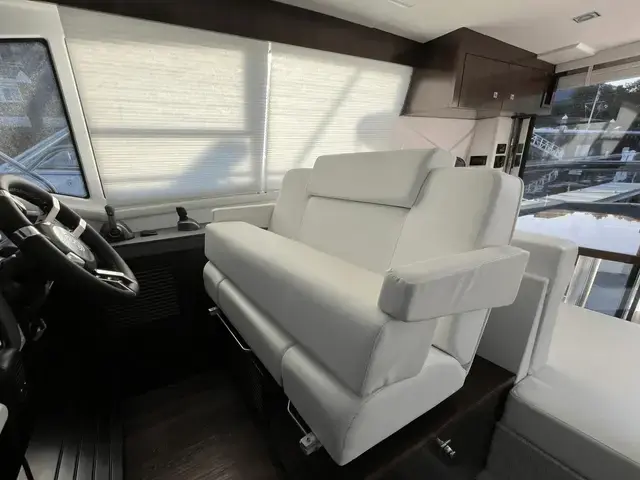 Cruisers Yachts 42 Cantius