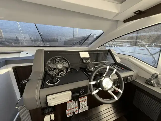 Cruisers Yachts 42 Cantius