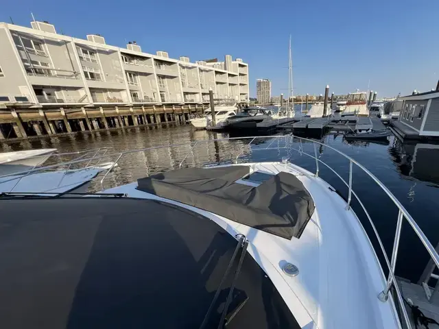 Cruisers Yachts 42 Cantius