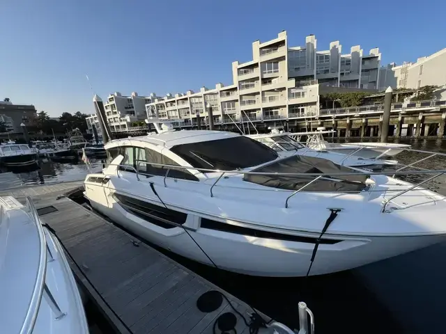 Cruisers Yachts 42 Cantius