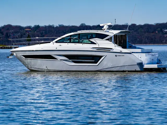 Cruisers Yachts Cantius