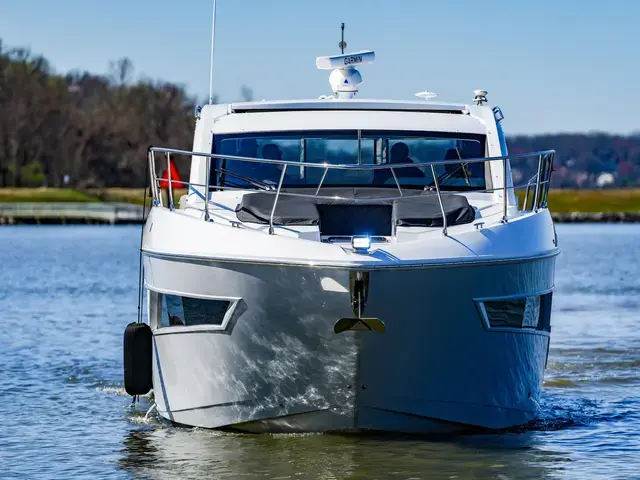 Cruisers Yachts Cantius