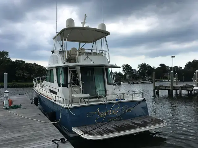 Sabre 54 Flybridge Sedan