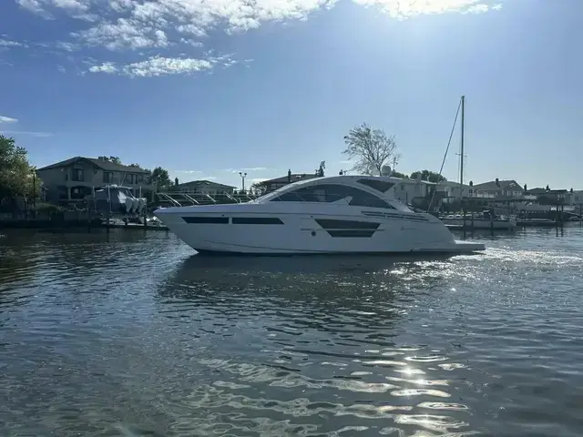 Cruisers Yachts 54 Cantius