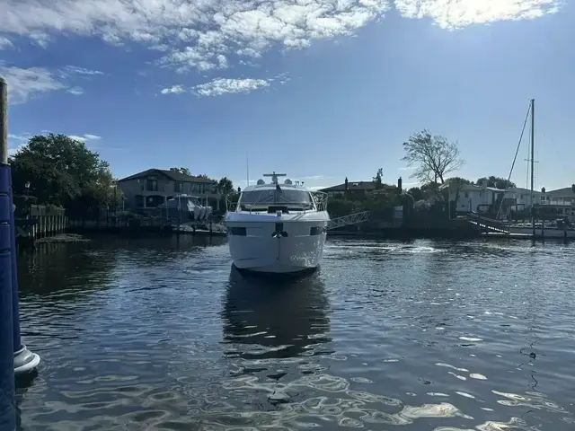 Cruisers Yachts 54 Cantius