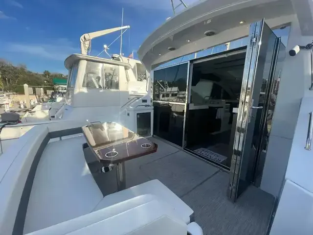 Cruisers Yachts 54 Cantius