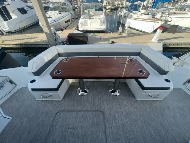 Cruisers Yachts 54 Cantius