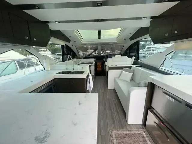 Cruisers Yachts 54 Cantius