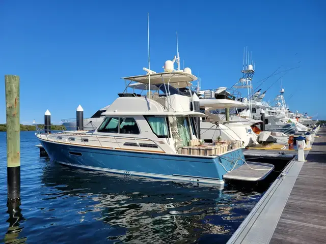 Sabre 54 Flybridge Sedan