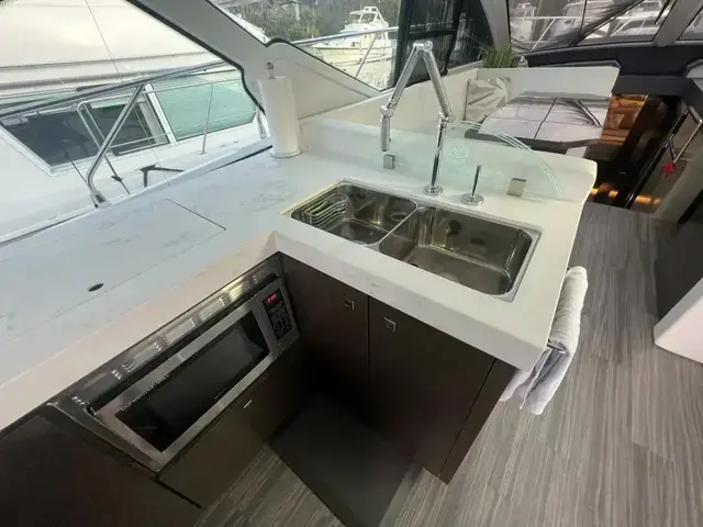 Cruisers Yachts 54 Cantius