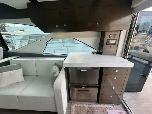 Cruisers Yachts 54 Cantius