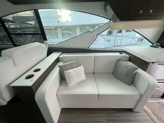 Cruisers Yachts 54 Cantius