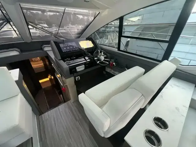 Cruisers Yachts 54 Cantius