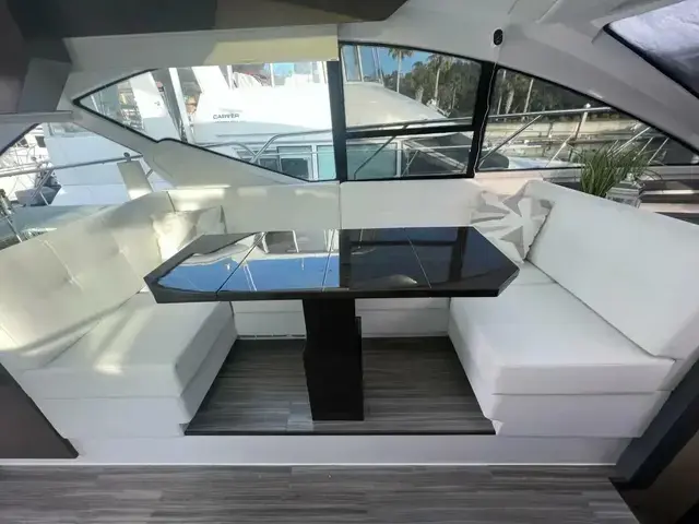 Cruisers Yachts 54 Cantius