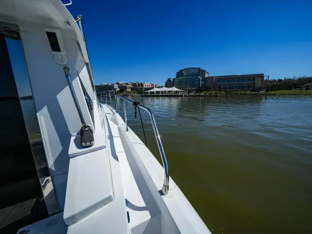 Cruisers Yachts Cantius