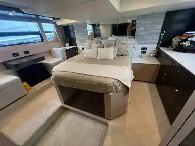 Cruisers Yachts 54 Cantius