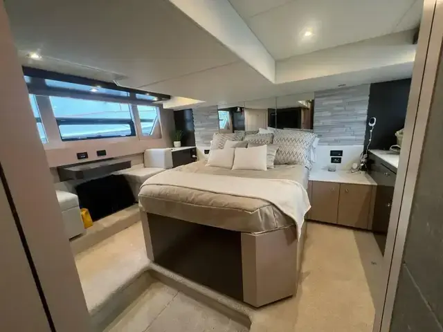 Cruisers Yachts 54 Cantius