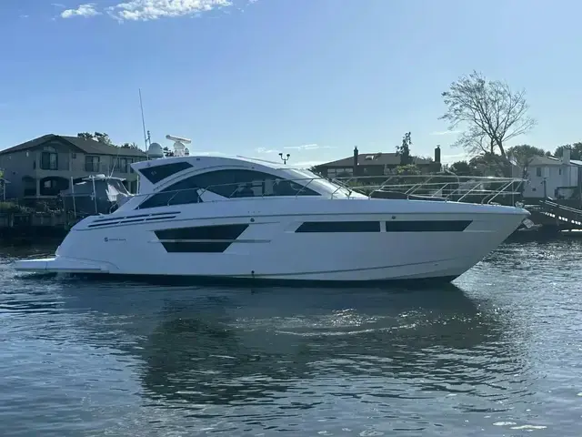 Cruisers Yachts 54 Cantius