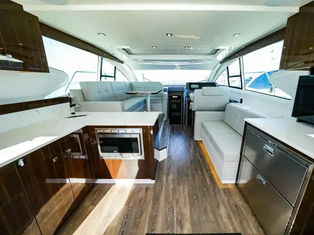 Cruisers Yachts Cantius