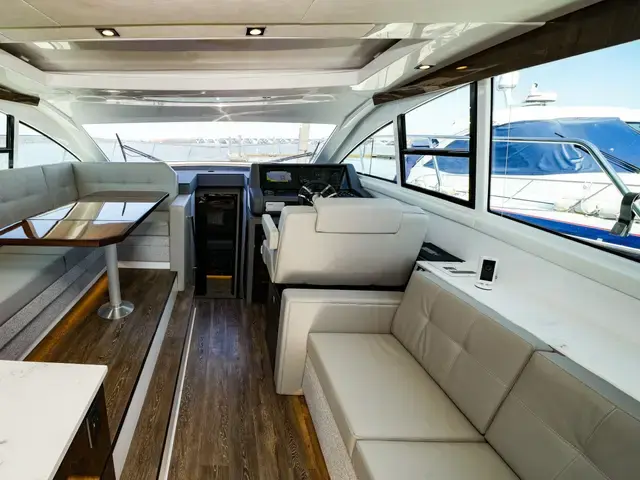 Cruisers Yachts Cantius