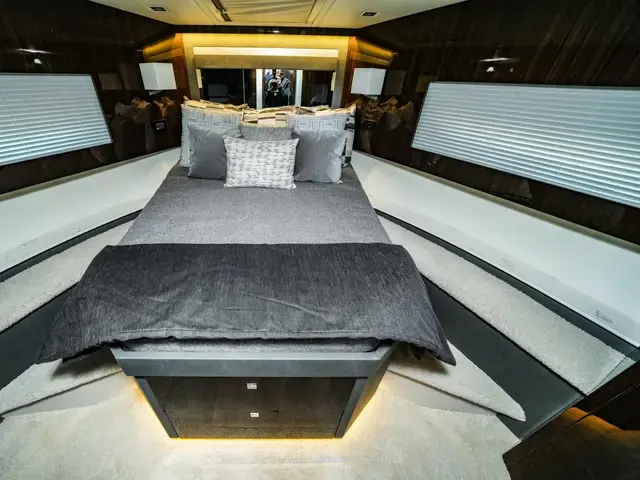 Cruisers Yachts Cantius