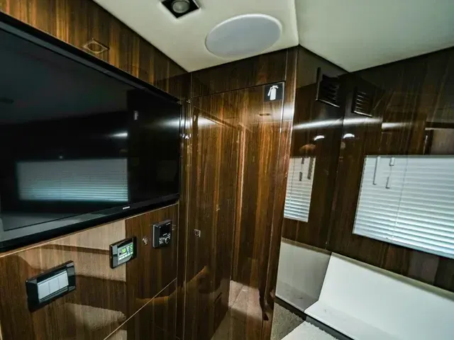 Cruisers Yachts Cantius