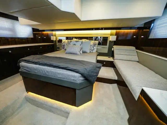 Cruisers Yachts Cantius