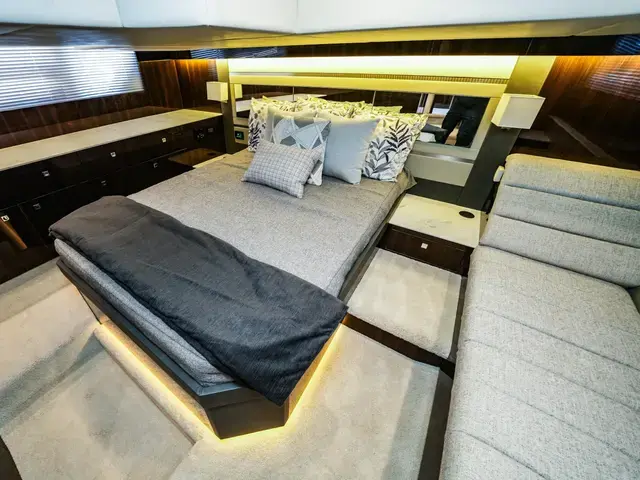 Cruisers Yachts Cantius