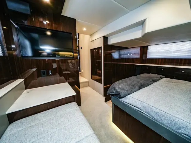 Cruisers Yachts Cantius