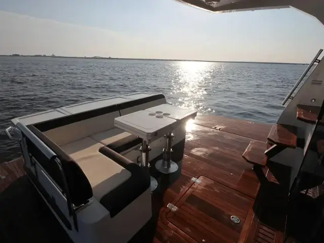 Galeon 400 Fly