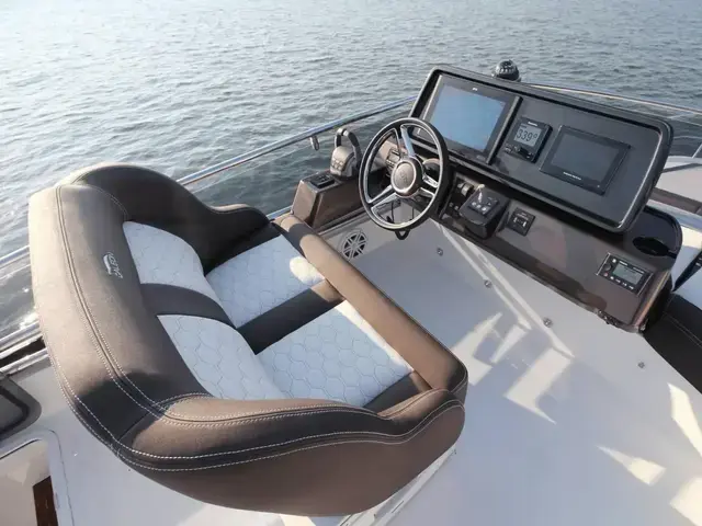 Galeon 400 Fly