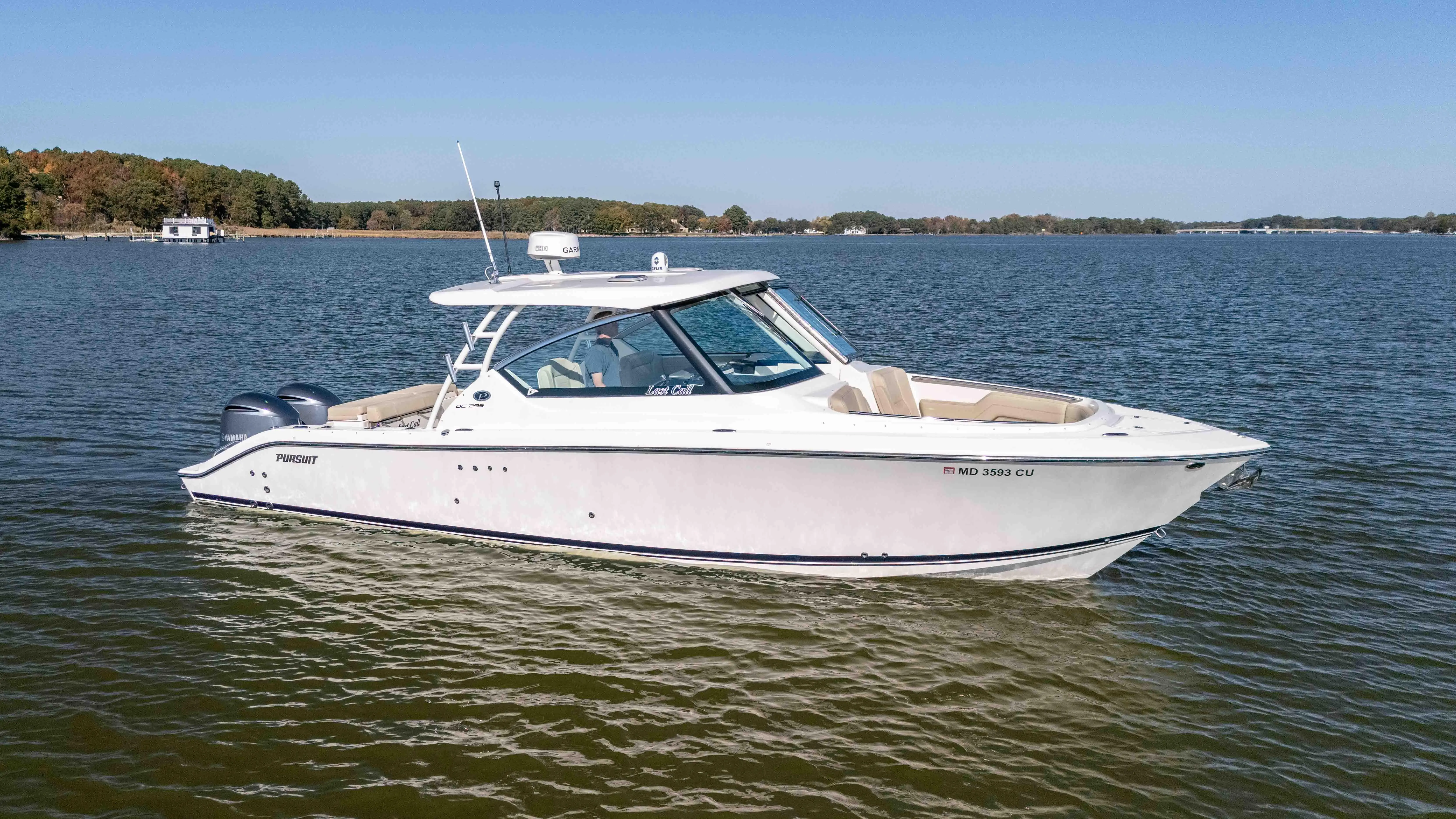 2018 Pursuit 295 dual console