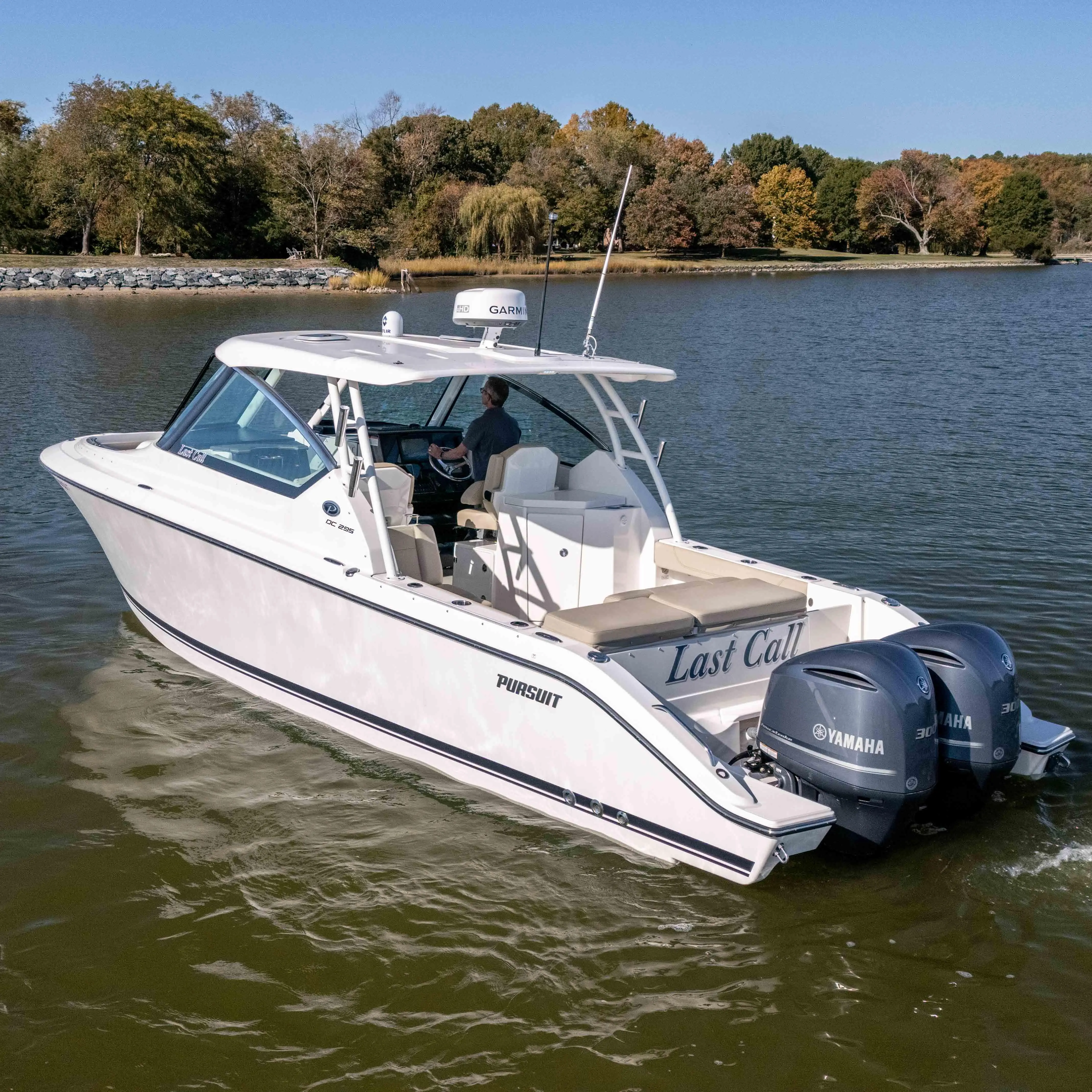 2018 Pursuit 295 dual console