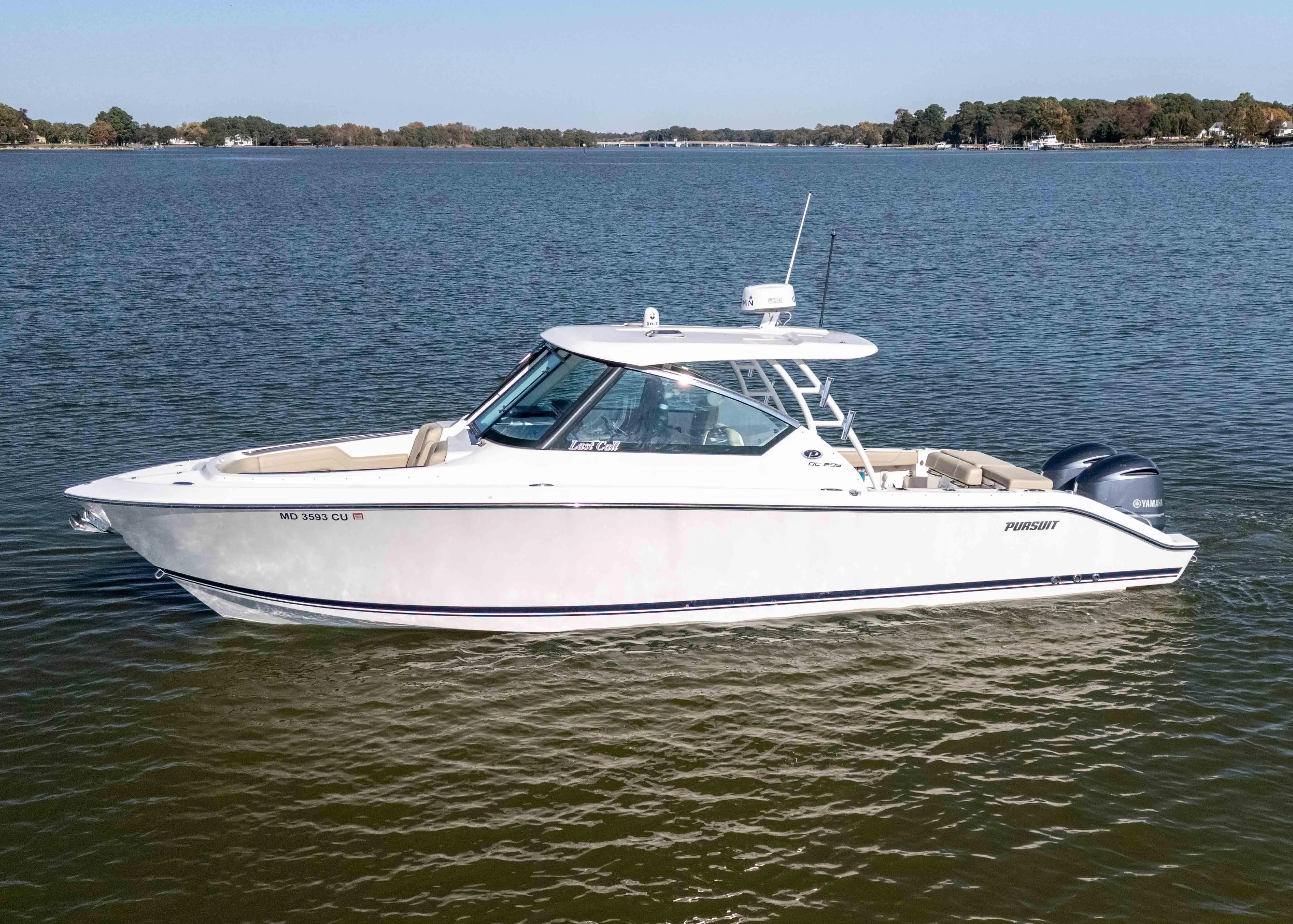 2018 Pursuit 295 dual console