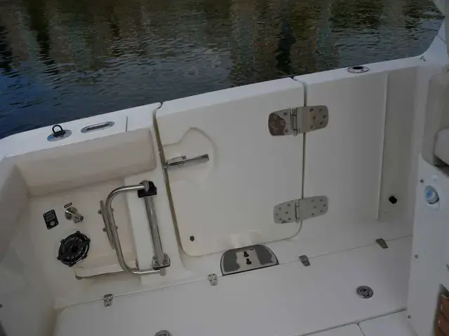 Boston Whaler 350 Realm