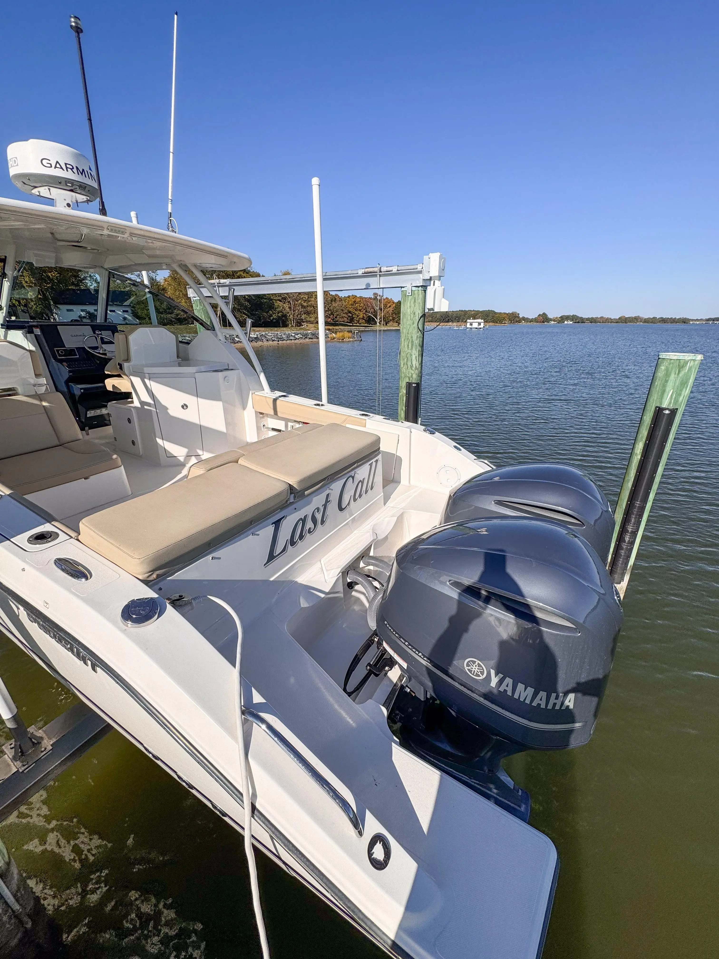 2018 Pursuit 295 dual console