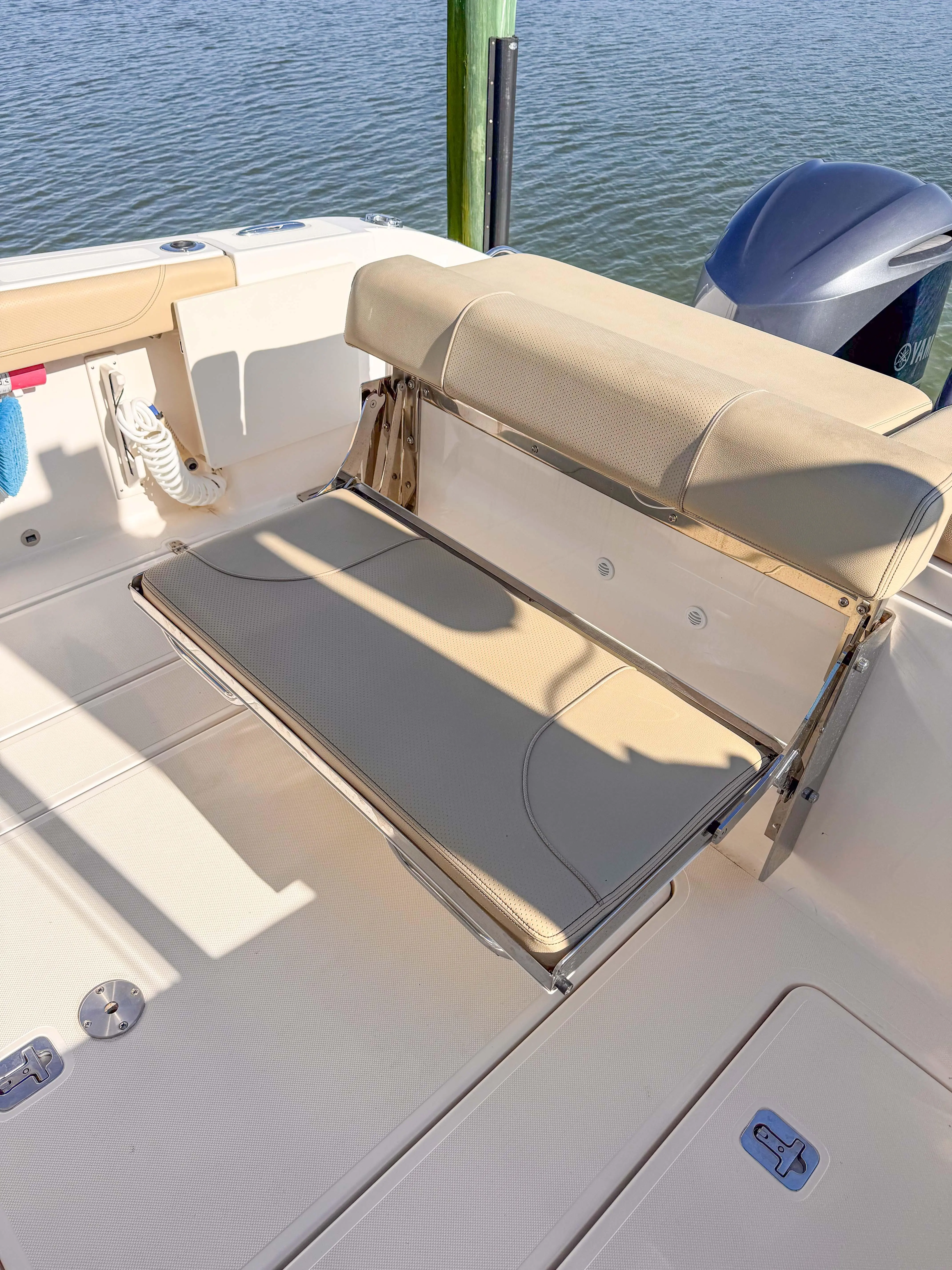 2018 Pursuit 295 dual console