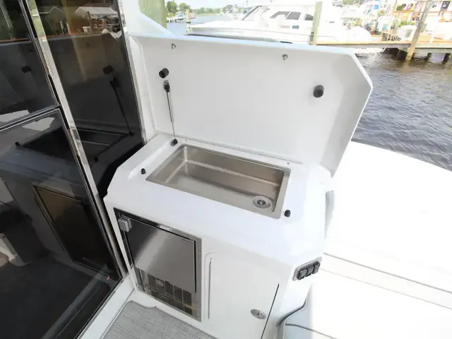 Cruisers Yachts 45 Cantius