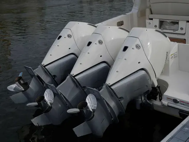 Boston Whaler 350 Realm